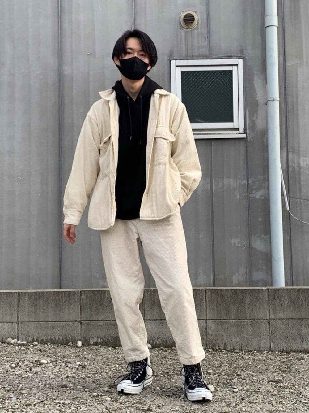 「GU、converse、CT70s、feng chen wang、コーデュロイ、セットアップ、パーカー、スニーカー、シンプル、秋コーデ」｜「GUのアイテム（パーカー、ブラック系）」を使った、Reiさん（メンズ・179cm）の秋コーディネートの1枚目の写真