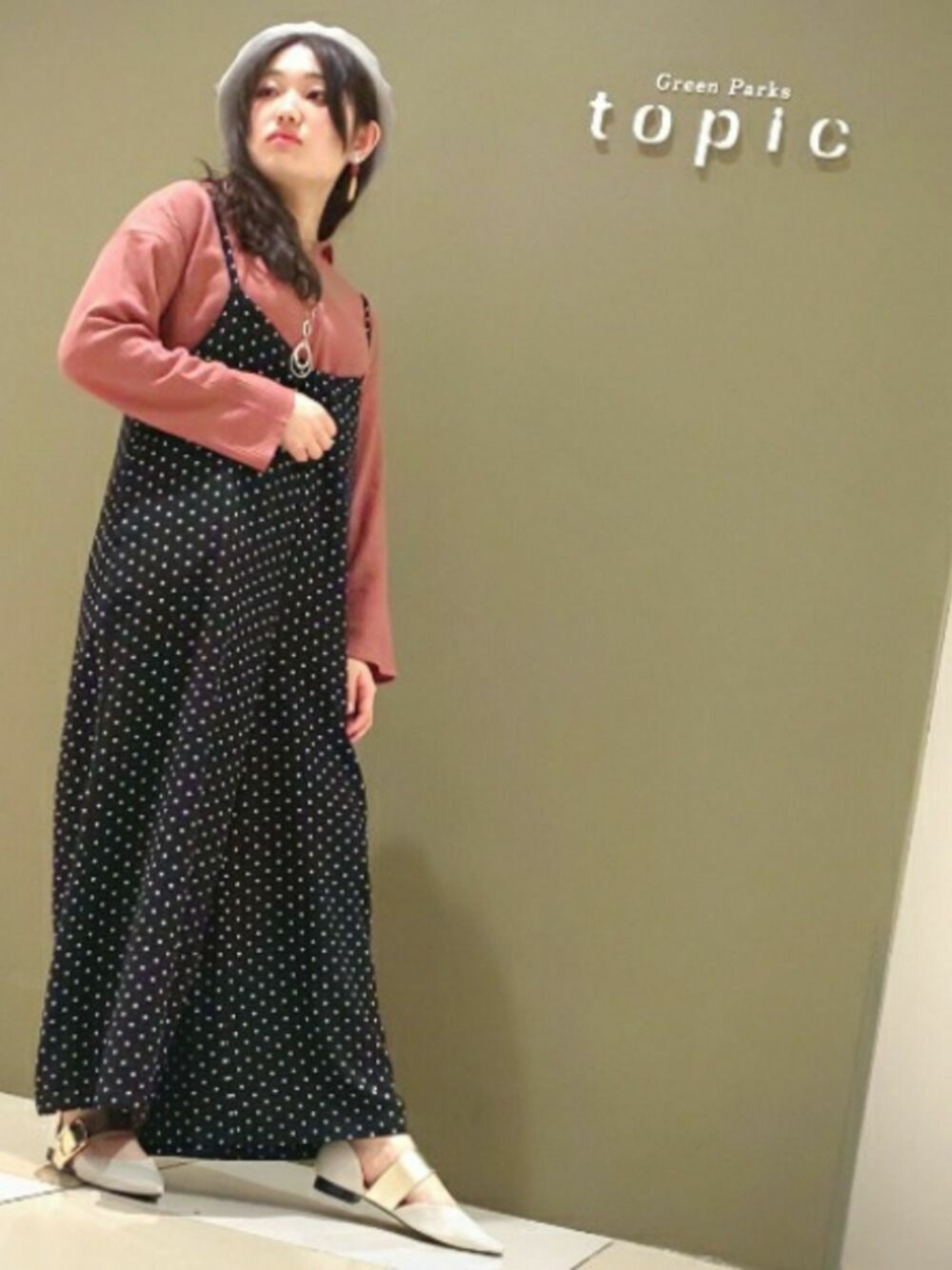 「シンプル、シンプルコーデ、きれいめカジュアル、ドット、サロペット、春、春コーデ、はるコーデ、Green Parks、earth music&ecology」｜「Green　Parksの・バスクベレー（ハンチング/ベレー帽、グレー系）」を使った、うさ 子。さん（レディース・155cm）の冬コーディネートの1枚目の写真