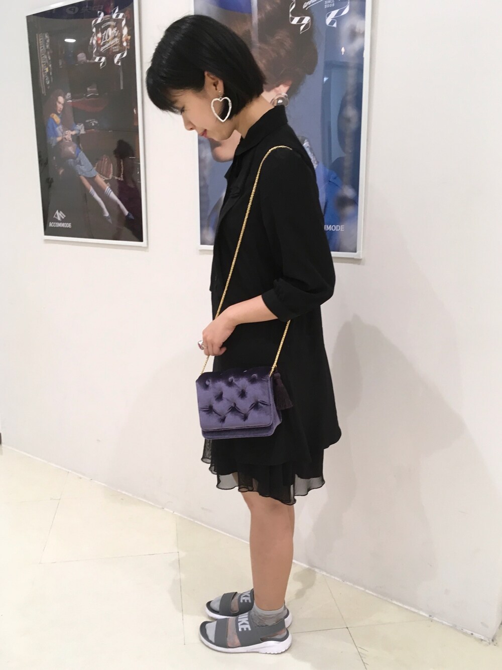 「ワントーンコーデ、ショルダーバッグ、秋のコーデ、大人カジュアル、レトロ、秋、大人かわいい、お洒落さんとつながりたい、accommode、アコモデ」｜「ACCOMMODEのタフティングミニショルダー（ショルダーバッグ、パープル系）」を使った、ACCOMMODE西宮ガーデンズ店さん（レディース・160cm）の秋コーディネートの1枚目の写真
