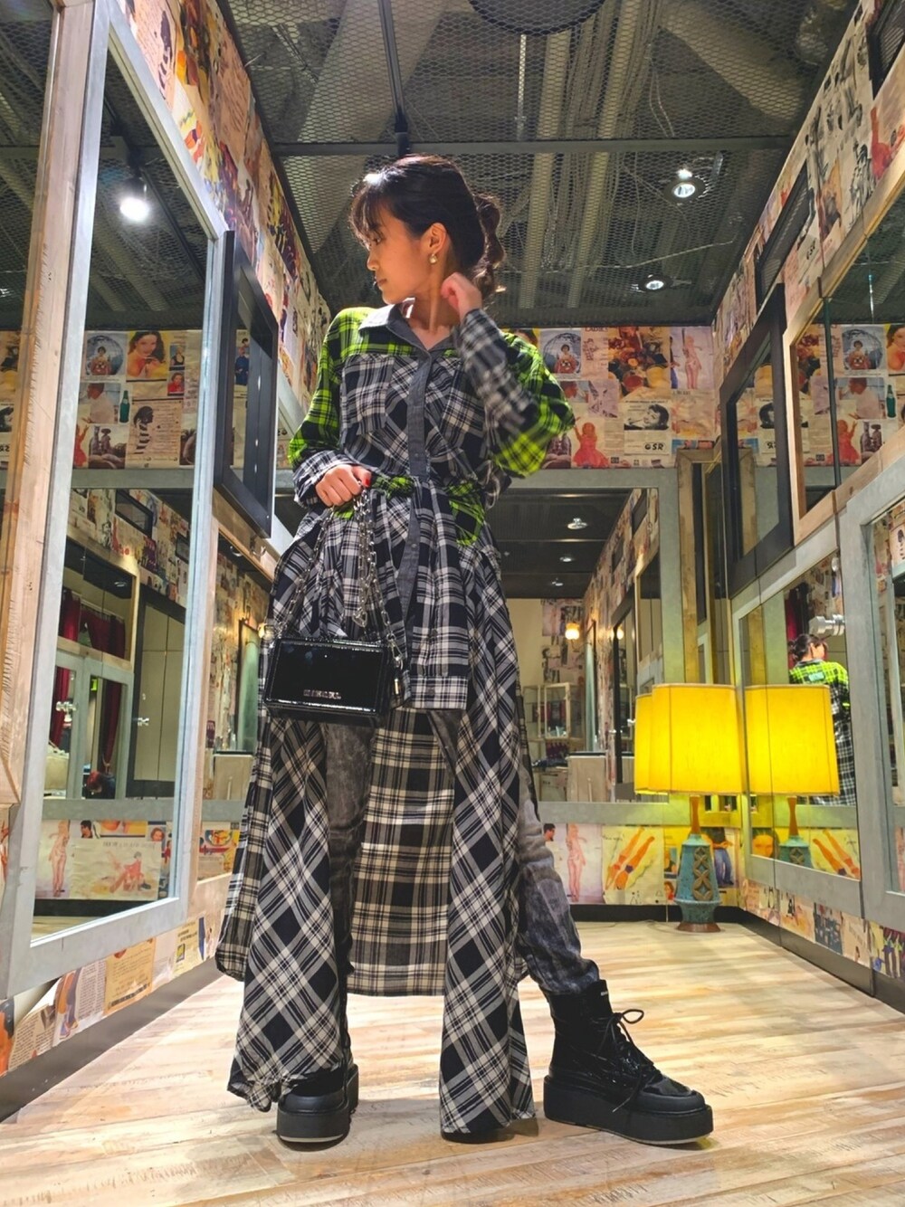 「Diesel、dieselshibuya、ディーゼル、チェック、チェックシャツ、デニム、デニムパンツ、ブーツ、秋のコーデ、秋コーデ」｜「DIESELのアイテム（シャツワンピース、ブラック系）」を使った、nanaさん（レディース・168cm）の夏コーディネートの1枚目の写真
