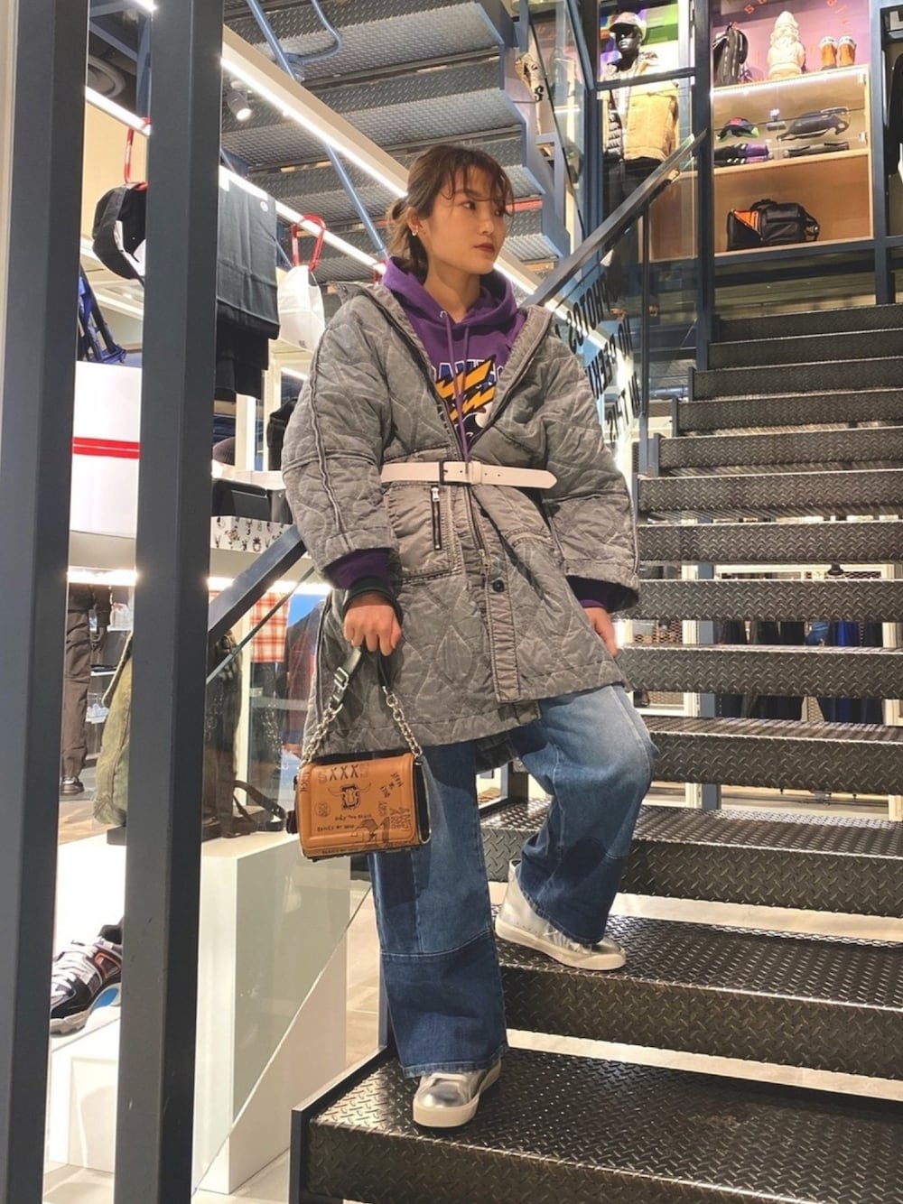 「Diesel、冬コーデ、冬、アウター、キルティング、デニム、デニムパンツ、パーカー」｜「DIESELのアイテム（スウェット、パープル系）」を使った、nanaさん（レディース・168cm）の秋コーディネートの1枚目の写真