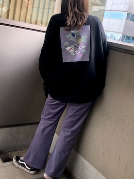 「パープル×黒」｜「アイテム（スニーカー）」を使った、みぎみみさん（レディース・161cm）の冬コーディネート