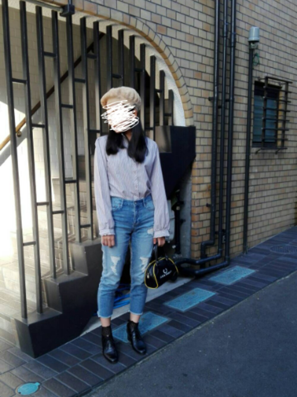 「UNIQLOのアイテム（デニムパンツ、ブルー系）」を使った、りんです。さん（レディース・161cm）の秋コーディネートの1枚目の写真