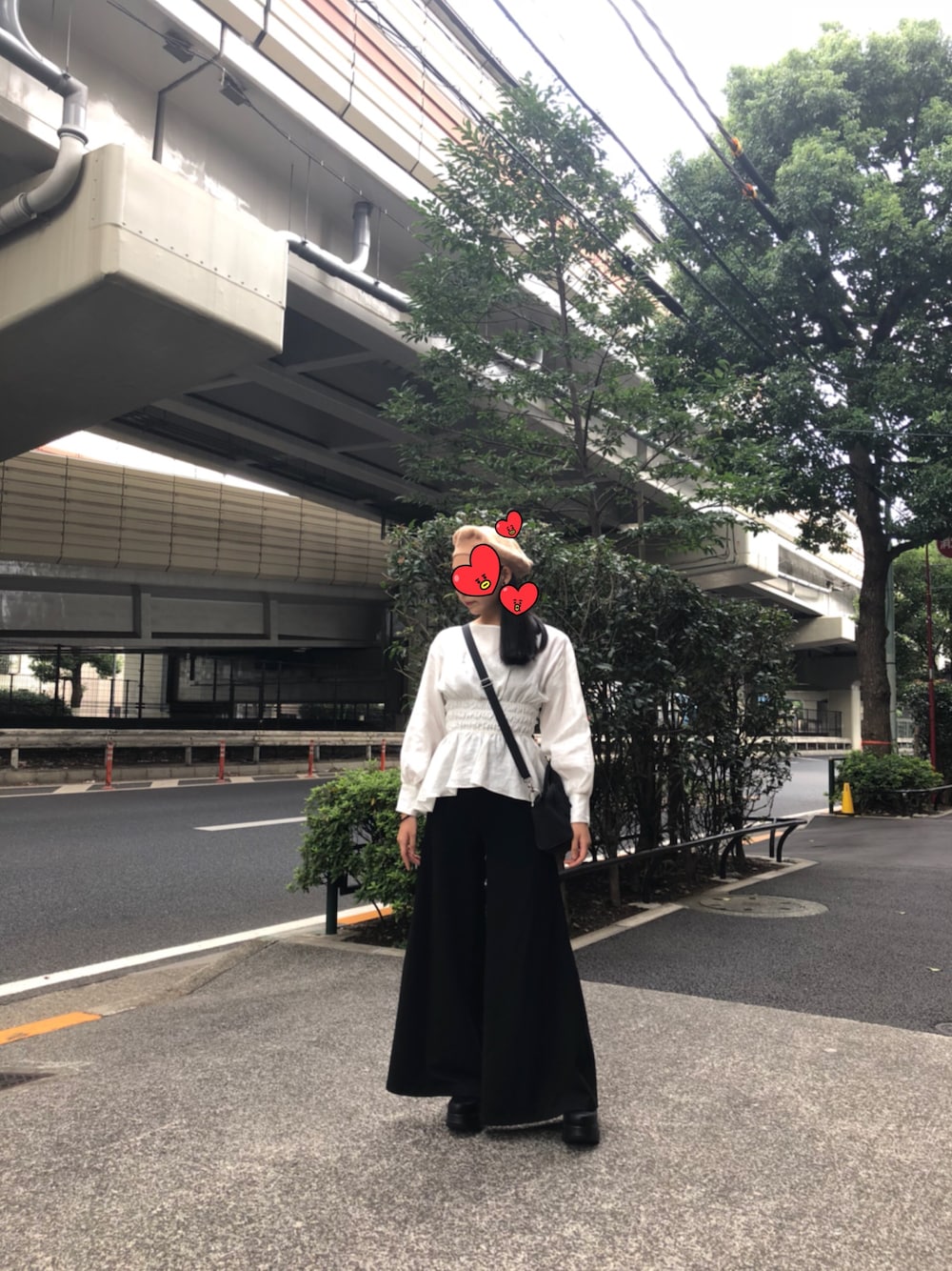 「BEAMSのアイテム（シャツ/ブラウス、ホワイト系）」を使った、りんです。さん（レディース・162cm）の秋コーディネートの1枚目の写真