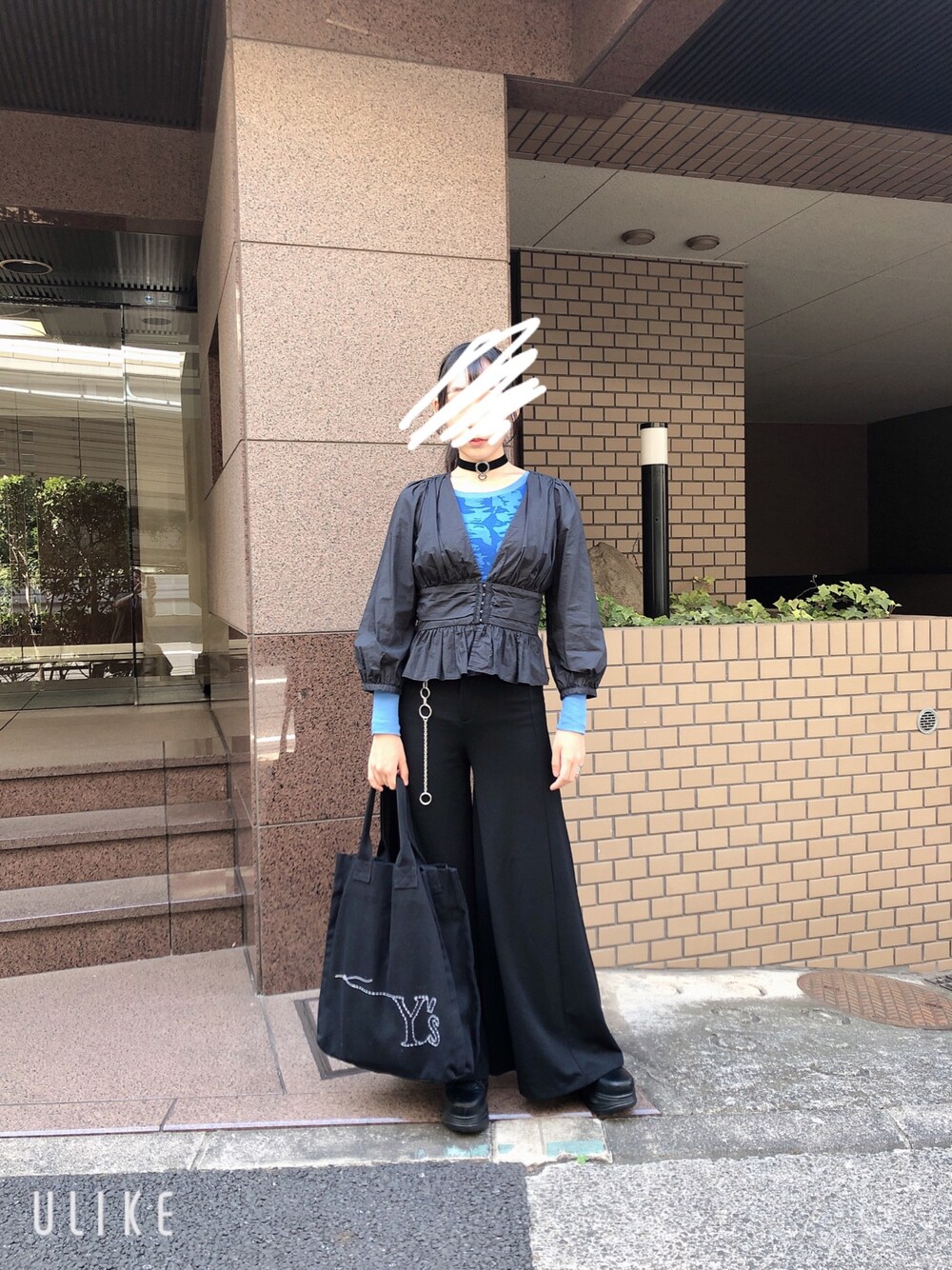 「BEAMSのアイテム（シャツ/ブラウス、ブラック系）」を使った、りんです。さん（レディース・162cm）の秋コーディネートの1枚目の写真