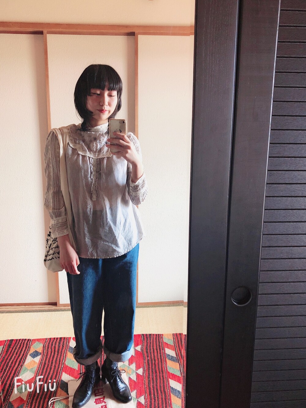 「ZARAのアイテム（シャツ/ブラウス、ブルー系）」を使った、りんです。さん（レディース・162cm）の春コーディネートの1枚目の写真