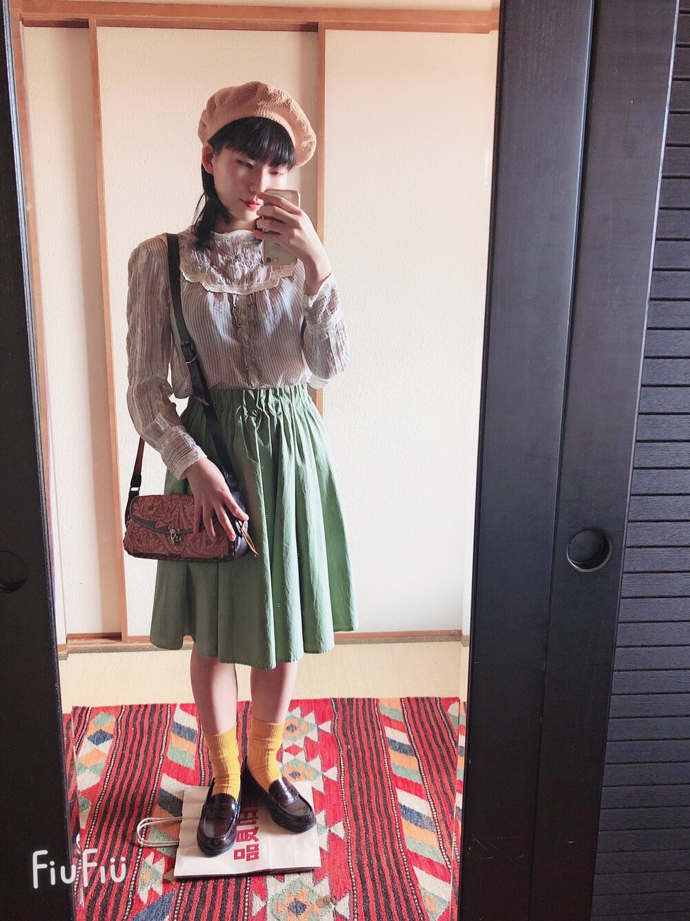 「ZARAのアイテム（シャツ/ブラウス、ブルー系）」を使った、りんです。さん（レディース・162cm）の春コーディネートの1枚目の写真