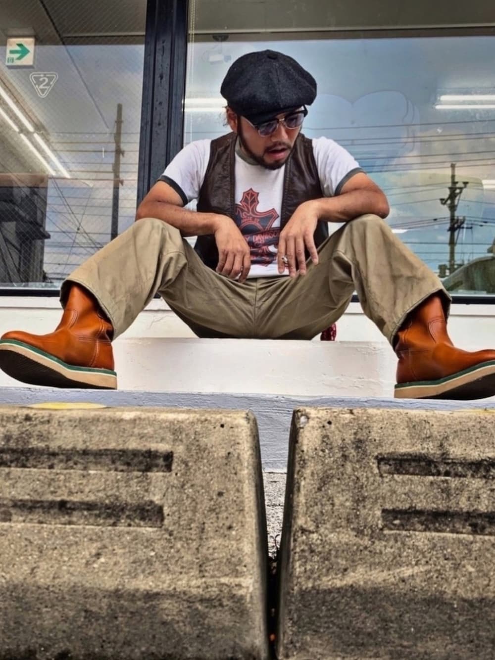 「シンプル、休日スタイル、古着、vintage、vintage style、Rider style、BIKER、バイカースタイル、レザーベスト、ペコスブーツ」｜「VINTAGEの70's Champion バータグ染込み（Tシャツ/カットソー、ホワイト系）」を使った、Ri Maさん（メンズ・171cm）の春コーディネートの1枚目の写真