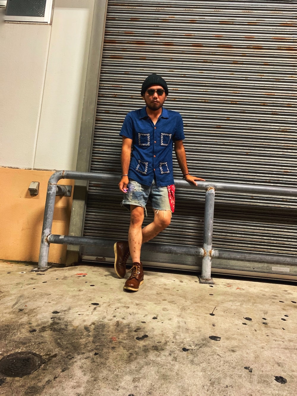 「アメカジ、古着、古着MIX、VINTAGE、ガテマラシャツ、グアテマラシャツ、デニム、ハーフパンツ、デニムショートパンツ、ブーツ」｜「GYPSY&SONS from エンドマンのアイテム（シャツ/ブラウス、ブルー系）」を使った、Ri Maさん（メンズ・171cm）の夏コーディネートの1枚目の写真