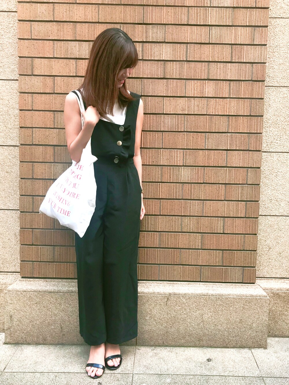 「WOMAGAzine、オールインワン、モノトーン、モノトーンコーデ、黒が好き、ZARA、ザラジョ、プチプラコーデ、赤ロゴ、プチプラ」｜「SESTOの美脚ピンヒールアンクルストラップサンダル/屈曲するアウトソール＆ふわふわクッションインソール（サンダル、ブラック系）」を使った、ももこさん（レディース・158cm）の夏コーディネートの1枚目の写真