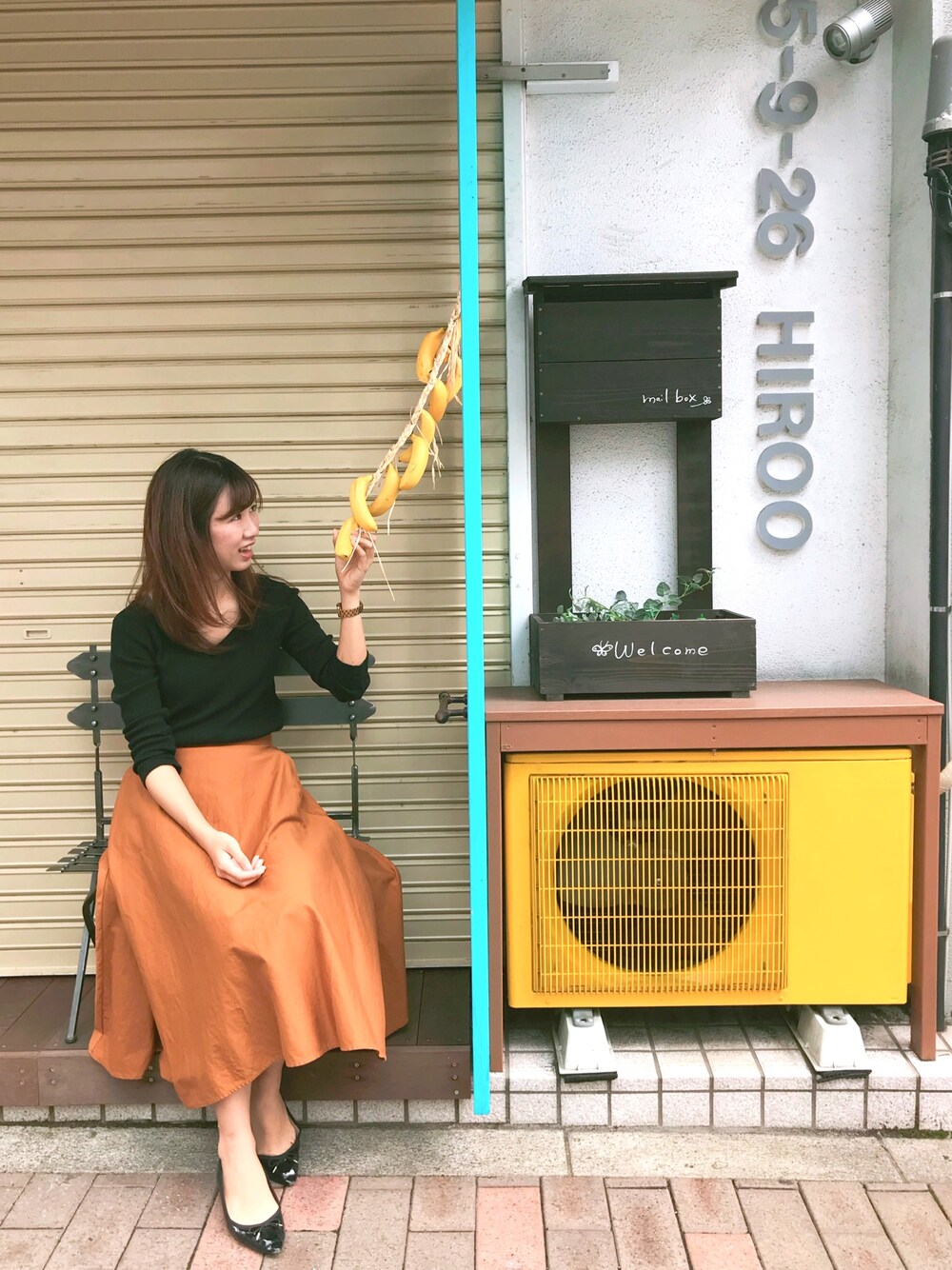 「秋服準備はじめました、WOMAGAzine、UNIQLO、秋スカート、秋色コーデ、ブラウンコーデ、ブラウン×ブラック、上下UNIQLO、プチプラコーデ、シンプルコーデ」｜「GUのポインテッドバレエシューズ（バレエシューズ、ブラック系）」を使った、ももこさん（レディース・158cm）の秋コーディネートの1枚目の写真