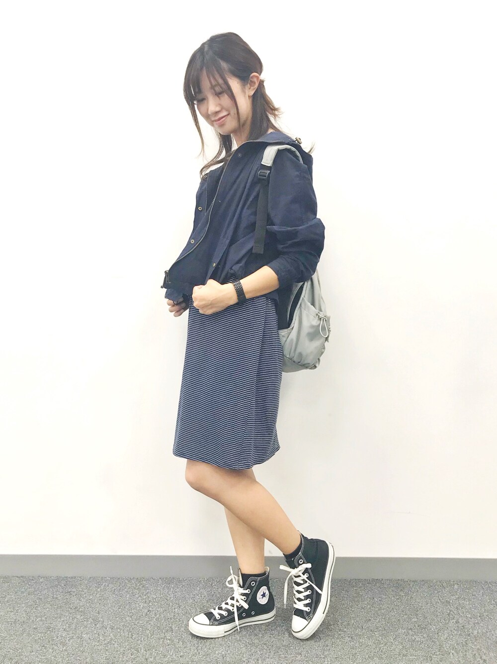「WOMAGAzine、スポーツMIX'18秋、ボーダー、ボーダーワンピース、Tシャツワンピ、マウンテンパーカー、スポーツミックス、コンバース ハイカット、黒コンバース、リュック」｜「CONVERSEのCONVERSE コンバース ALL STAR HI オールスター ハイ（スニーカー、ブラック系）」を使った、ももこさん（レディース・158cm）の秋コーディネートの1枚目の写真