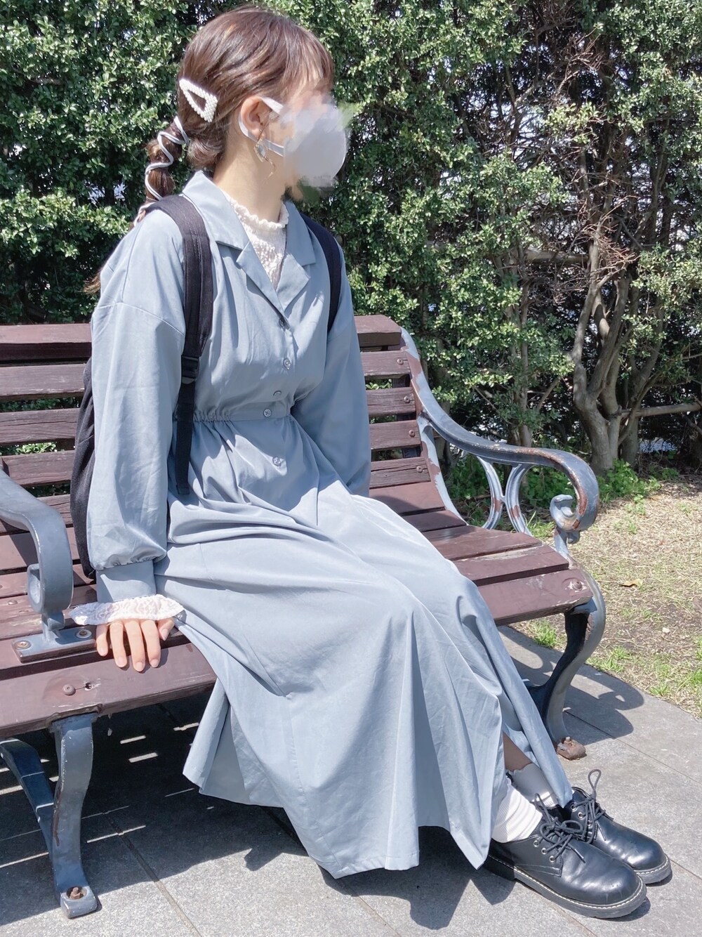 「プチプラコーデ、春コーデ、ガーリー、ワンピース、黒リュック」｜「しまむらのアイテム（ワンピース、ブルー系）」を使った、てぃるさん（レディース・158cm）の春コーディネートの1枚目の写真