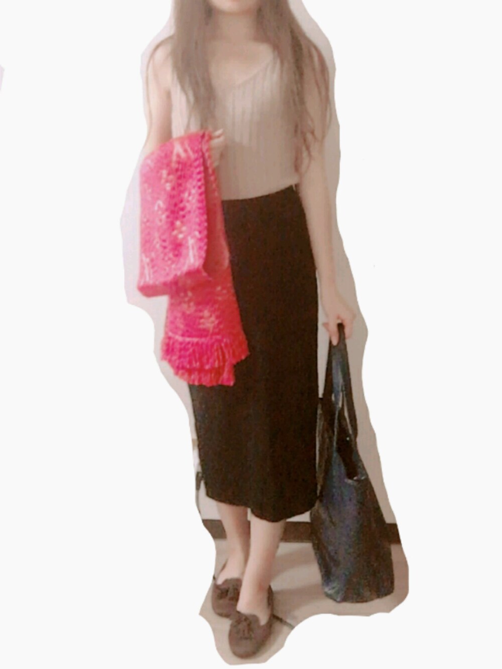 「LouisVuitton、ルイヴィトン」｜「LOUIS VUITTONのアイテム（ストール/ショール、ピンク系）」を使った、LOUISさん（レディース・163cm）の秋コーディネートの1枚目の写真