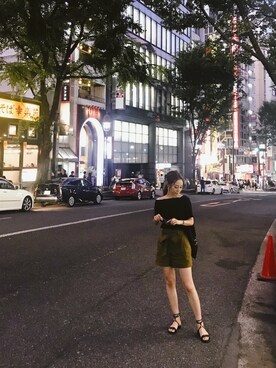 「アイテム（カーゴパンツ、イエロー系）」を使った、芳子さん（レディース・165cm）の夏コーディネート