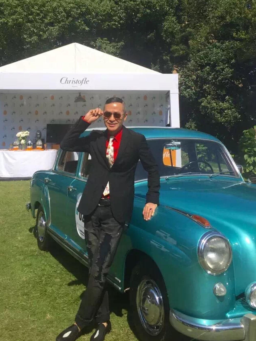 「EMPORIO ARMANIのアイテム（テーラードジャケット、ブラック系）」を使った、林老師さん（メンズ・173cm）の春コーディネートの1枚目の写真