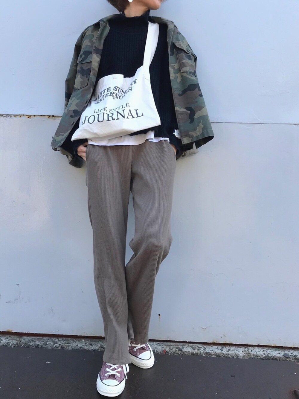 「オトナカジュアル、カモフラ、迷彩ジャケット、リブパンツ、スリットパンツ、キャナルジーン(CANAL JEAN)、サコッシュ、トゥデイフル、CT70s、ママコーデ」｜「FREAK'S STOREのARMY SHIRTS JACKET -Camo-（ミリタリージャケット、その他）」を使った、Kumika☆さん（レディース・158cm）の春コーディネートの1枚目の写真
