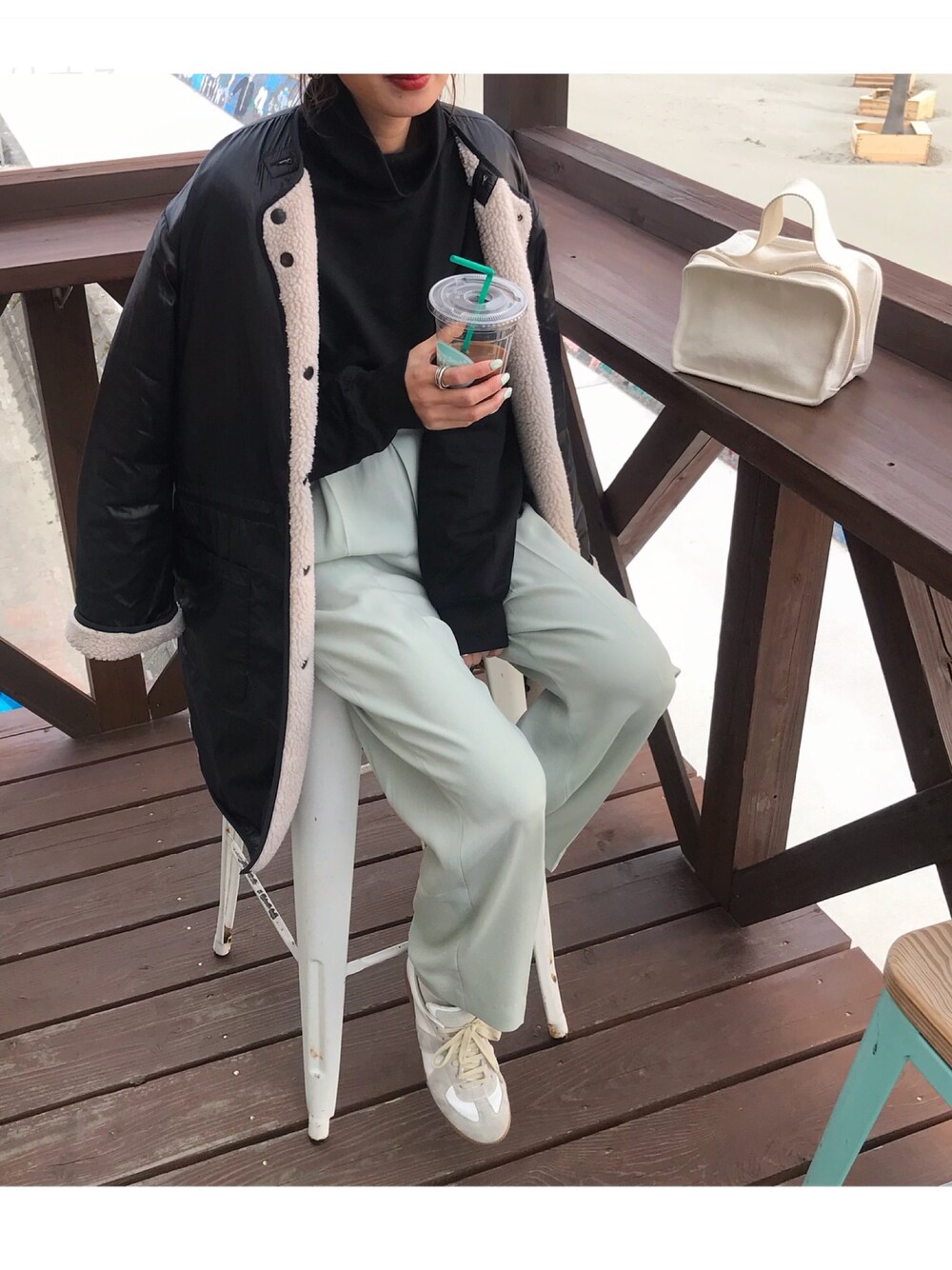 「春カラー、パステルカラー、ミントグリーン、ROKU、ジョーゼットパンツ、スラックス、タートルネック、UNIQLO U、ジャーマントレーナー、ママコーデ」｜「JANESMITHのJANESMITH / ジェーンスミス　リバーシブルボアコート　CO-#690L（その他アウター、ベージュ系）」を使った、Kumika☆さん（レディース・158cm）の冬コーディネートの1枚目の写真