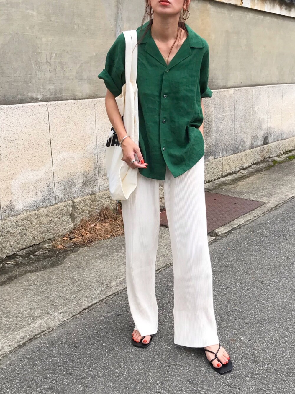「オープンカラーシャツ、開襟シャツ、シャツコーデ、グリーン、リブパンツ、トートバッグ、スクエアトゥ、キャナルジーン(CANAL JEAN)、jornalstandard、ママコーデ」｜「JOURNAL STANDARDの60リネンカイキンシャツ◆（シャツ/ブラウス、グリーン系）」を使った、Kumika☆さん（レディース・158cm）の夏コーディネートの1枚目の写真