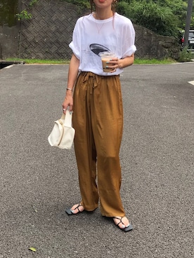 「サテンパンツ」｜「アイテム（ビーチサンダル）」を使った、Kumika☆さん（レディース・158cm）の夏コーディネート