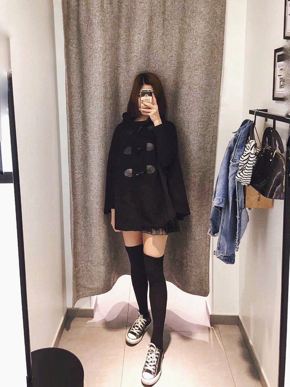 「ootd、summer、black and white、winter、converse、ZARA、UNIQLO、adidas」｜「CONVERSEのCONVERSE コンバース ALL STAR OX オールスター オックス　（スニーカー、ホワイト系）」を使った、三文鱼吃不吃さん（レディース・170cm）の春コーディネートの1枚目の写真