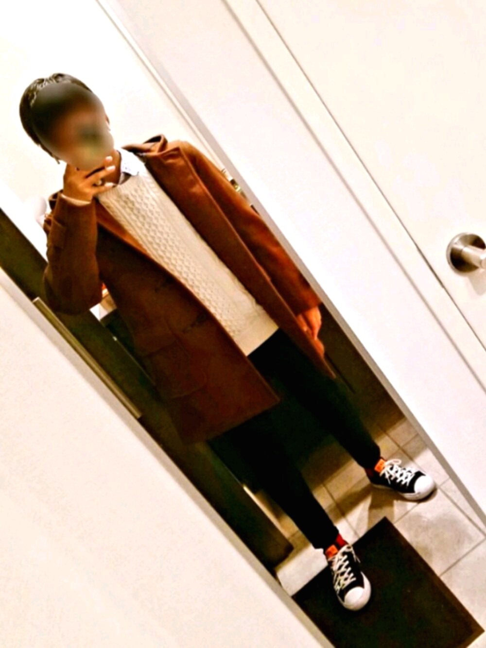 「秋のコーデ、シンプルコーデ、休日スタイル、冬、黒スキニー、ベージュ、お洒落さんとつながりたい、UNIQLO、GU、converse」｜「GAPのスラブコットン チェック半袖シャツ（シャツ/ブラウス、ブルー系）」を使った、xxKoukixxさん（メンズ・170cm）の秋コーディネートの1枚目の写真