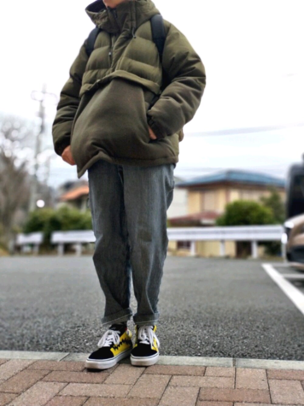 「VANS、ストライプパンツ、GU、ダウンジャケット、niko and ...」｜「GUのアイテム（その他パンツ、ブルー系）」を使った、永瀬さん（メンズ・160cm）の冬コーディネートの1枚目の写真