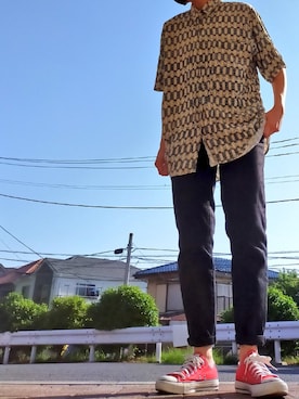 「赤コンバース」｜「アイテム（レッド系）」を使った、永瀬さん（メンズ・160cm）の夏コーディネート