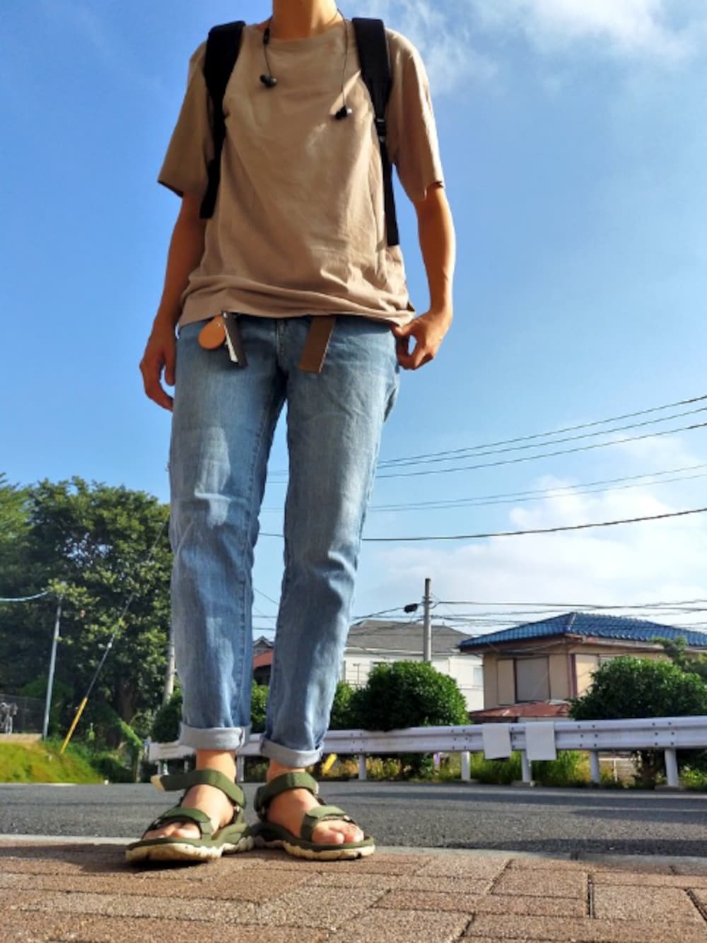 「GU、teva、zozoデニム、プチプラ」｜「ZOZOのスリムテーパードデニム／ライトインディゴブルー［WOMEN］（デニムパンツ、ブルー系）」を使った、永瀬さん（メンズ・160cm）の夏コーディネートの1枚目の写真