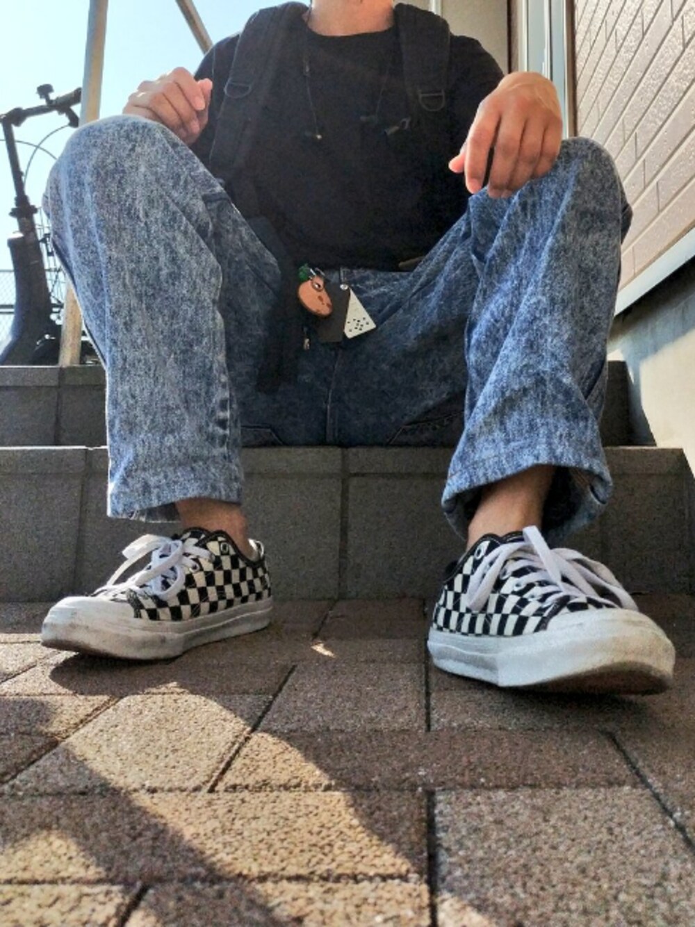 「シンプル、プチプラ、VANS、フラッグチェック」｜「GUのアイテム（Tシャツ/カットソー、ブラック系）」を使った、永瀬さん（メンズ・160cm）の夏コーディネートの1枚目の写真