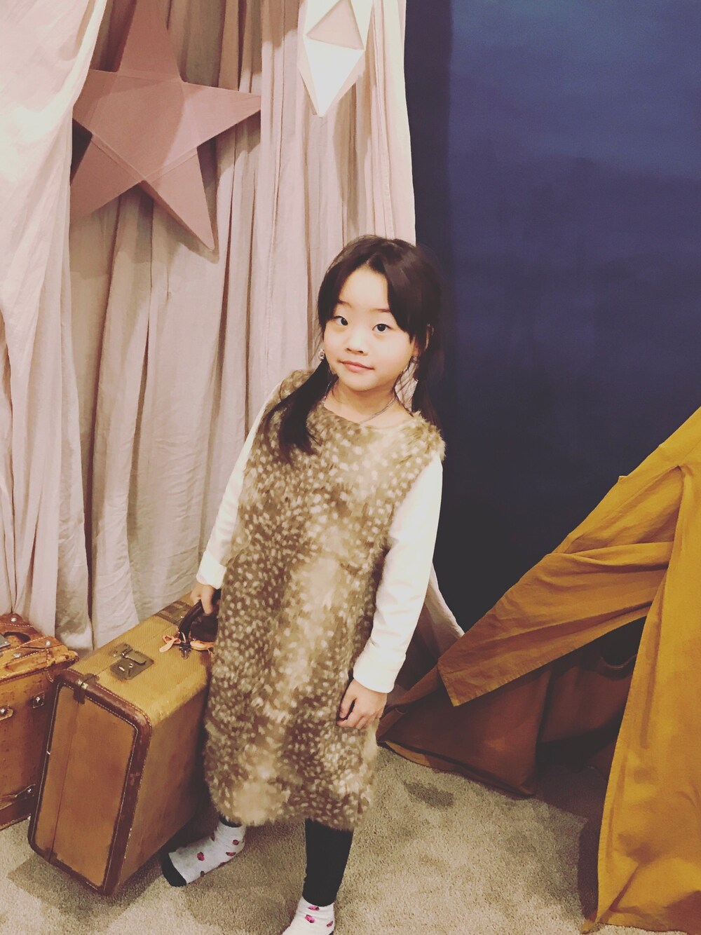 「おんなのこ」｜「A can Bのアイテム（ワンピース、ベージュ系）」を使った、yukitamaさん（キッズ・110cm）の冬コーディネートの1枚目の写真