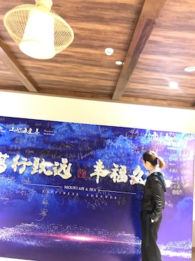 「UNKNOWN.（アンノウン）のアイテム（スラックス）」を使った、Yileiさん（レディース・168cm）の秋コーディネート