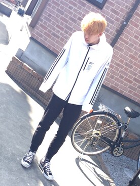「アイテム（マウンテンパーカー、ホワイト系）」を使った、長谷川柊哉さん（メンズ・178cm）の春コーディネート