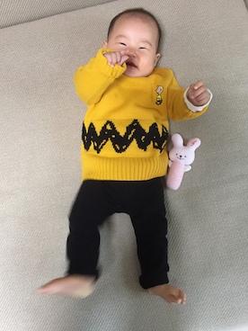 「PEANUTS（ピーナッツ）のアイテム（ニット/セーター、イエロー系）」を使った、sawaco311さん（キッズ・70cm）の秋コーディネート