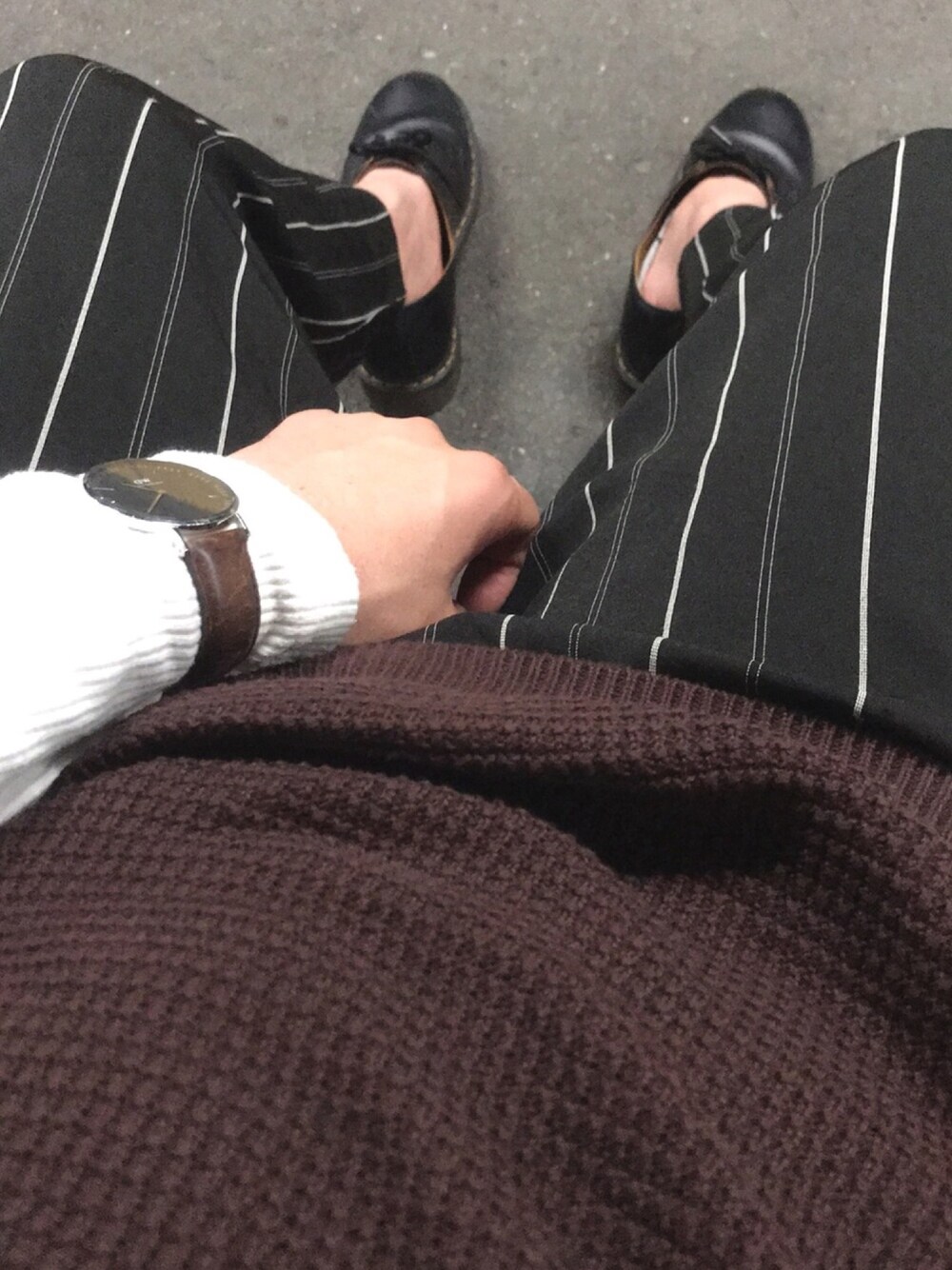 「秋コーデ、ワイドパンツ、ブラウン、初投稿」｜「EMMA CLOTHESのアイテム（スラックス、ブラック系）」を使った、うっちさん（メンズ・169cm）の秋コーディネートの1枚目の写真