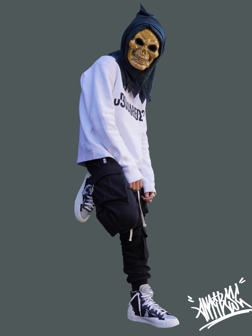 「スニーカーコーデ、スニーカー、モノトーン、DSQUARED2、NIKE、sacai、ANTIBCSC、ストリート、street、おしゃれさんと繋がりたい」｜「DSQUARED2のSWEATSHIRT /COOL FIT /WASH /0192（スウェット、ホワイト系）」を使った、Gaikotsu Kunさん（メンズ・170cm）の冬コーディネートの1枚目の写真