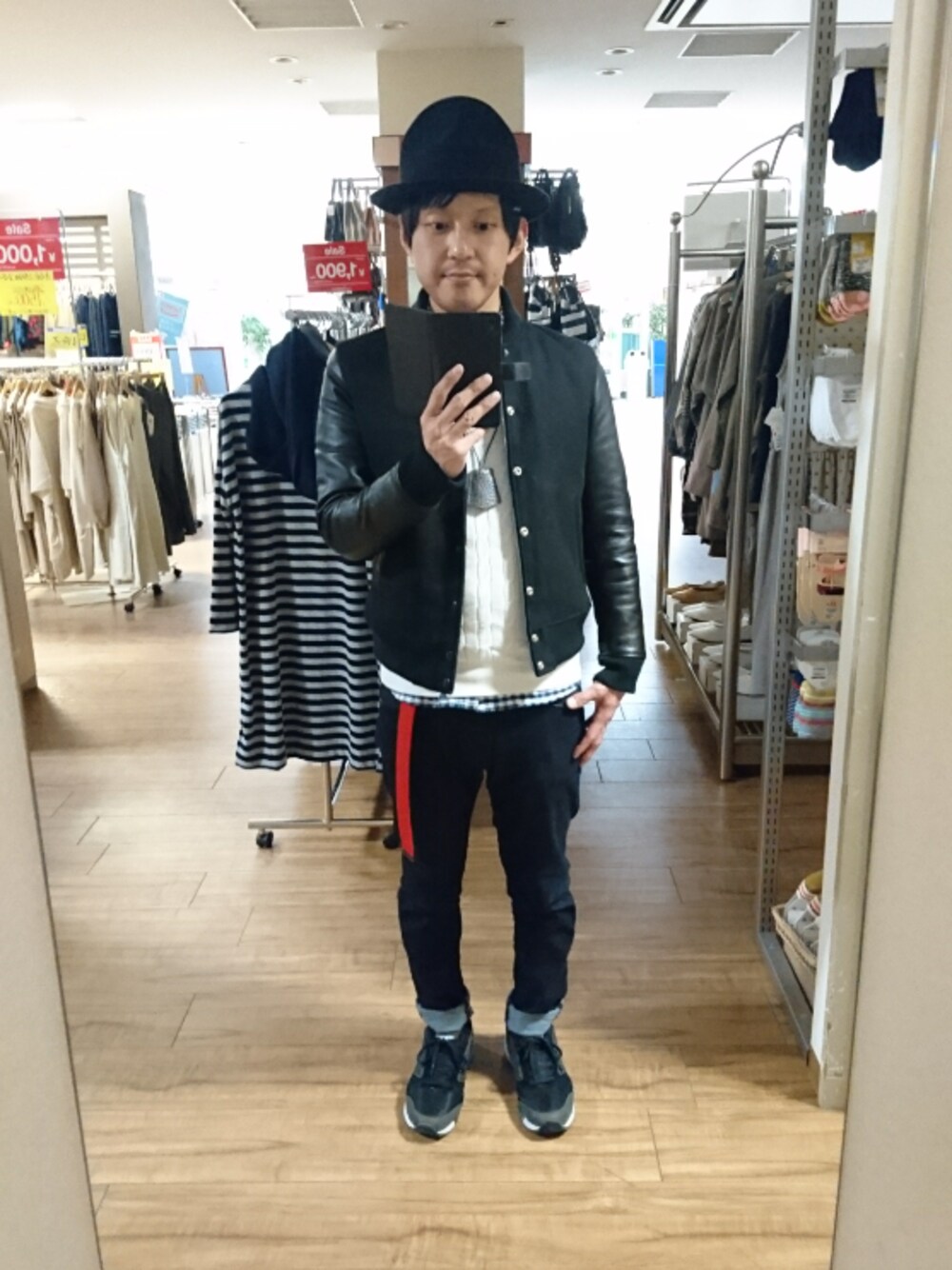 「愛はWEARを救うキャンペーン、アニマルクラブ、帽子かぶろう会、ベレー帽推奨委員会、大人ヤンチャ部、バナナすべりー隊、シンプル、ホワイト、大人カジュアル、冬」｜「tk.TAKEO KIKUCHIのアイテム（帽子、ブラック系）」を使った、キヨキヨさん（メンズ・167cm）の冬コーディネートの1枚目の写真