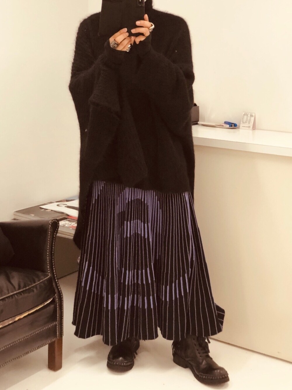 「ニットコーデ」｜「Yohji Yamamotoのアイテム（ニット/セーター、ブラック系）」を使った、マティさん（メンズ・172cm）の秋コーディネートの1枚目の写真