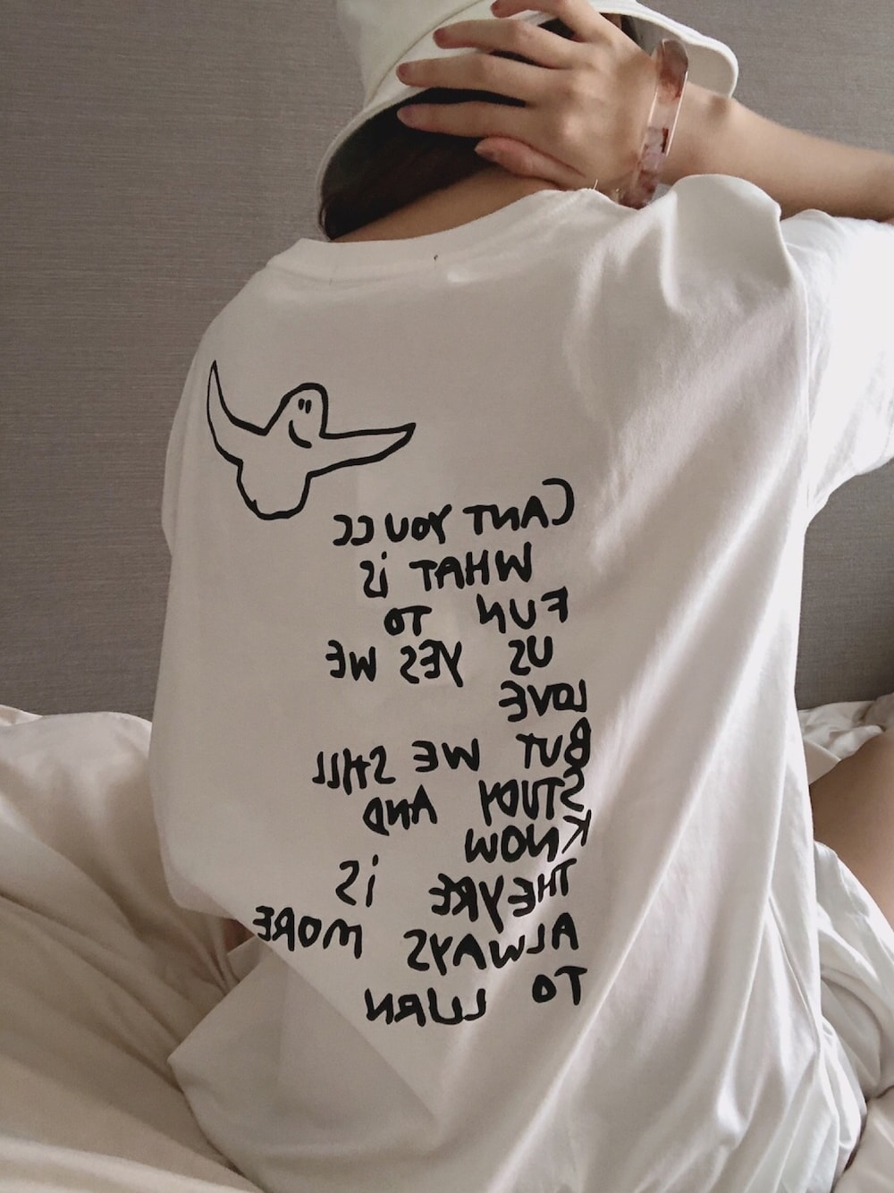 「へザー、Heather、マークゴンザレス、Mark Gonzales、白Tシャツ、Tシャツワンピ、カジュアルコーデ、リラックススタイル、バックプリント、スタッフセンバツ」｜「HeatherのMark Gonzales カットマキシワンピース　886781（ワンピース、ホワイト系）」を使った、ariさん（レディース・158cm）の春コーディネートの1枚目の写真