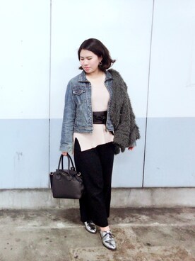 「ファーコート」｜「アイテム（デニムジャケット）」を使った、いだちゃん【ねぇさんず】さん（レディース・157cm）の春コーディネート