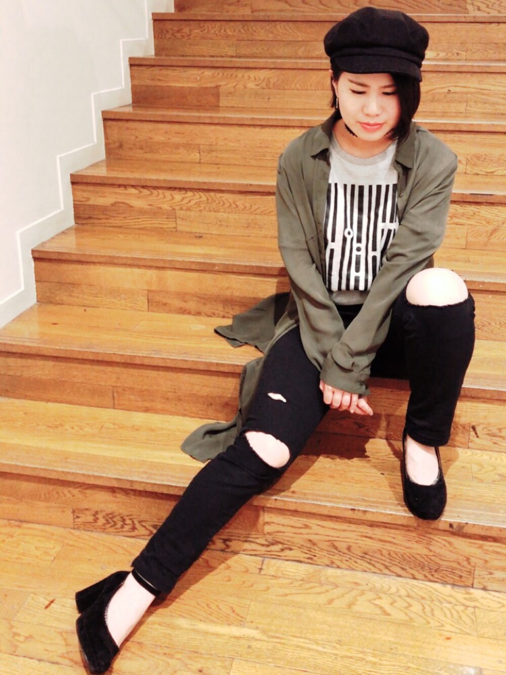 「ootd、ライブ、Tシャツ、モード、アースカラー、カーキ、ブラック」｜「mysty womanの定番3wayパンプス（パンプス、ブラック系）」を使った、いだちゃん【ねぇさんず】さん（レディース・157cm）の春コーディネートの1枚目の写真