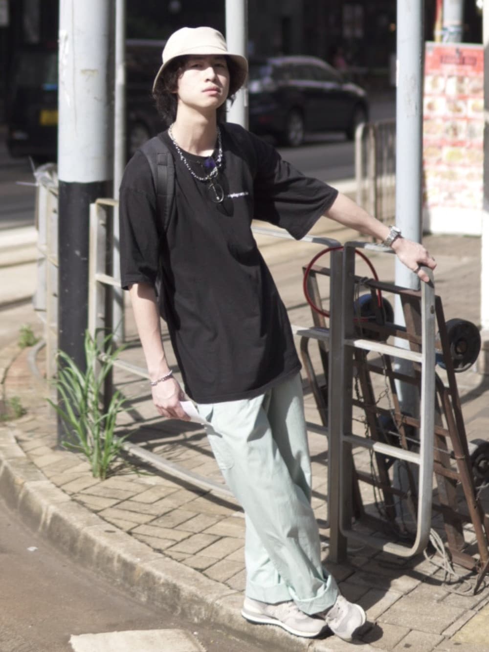「MUJI Laboのアイテム（帽子、ベージュ系）」を使った、verwon__さん（メンズ・170cm）の夏コーディネートの1枚目の写真