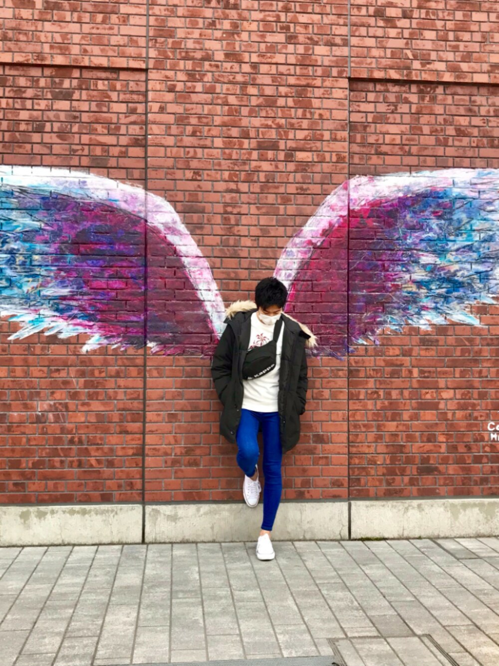 「みなとみらい、MARINE＆WALK YOKOHAMA、横浜赤レンガ倉庫、サーフスタイル、プチプラコーデ、GU、Bershka、H&M、converse、KAPPA」｜「GUのアイテム（ダウンジャケット/コート、ブラック系）」を使った、りくとさん（メンズ・170cm）の春コーディネートの1枚目の写真