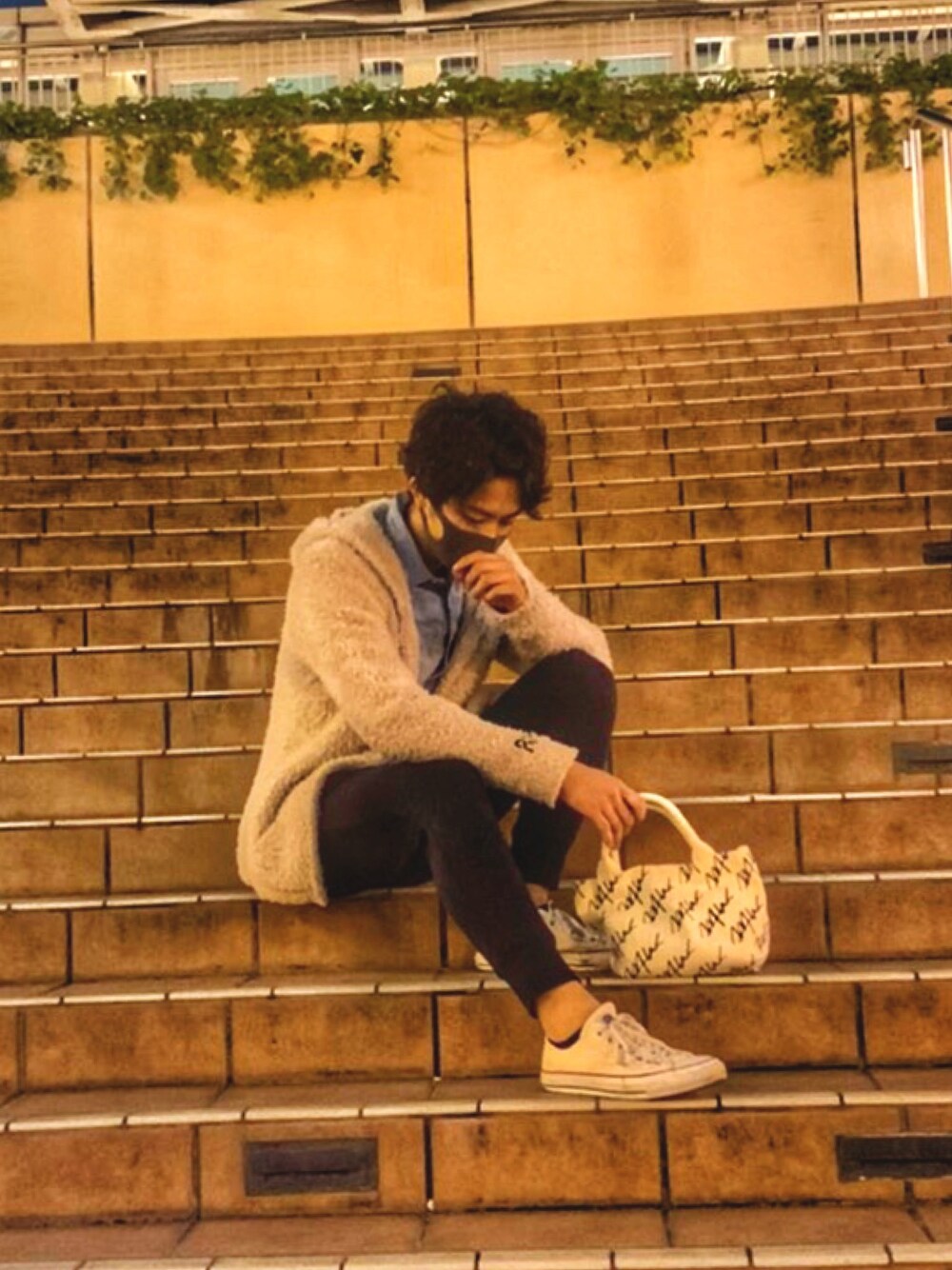 「春夏コーデ、シンプル、スニーカー、converse、Ron Herman、GU、H&M、wtw、おしゃれさんと繋がりたい、いいね、save、フォローお願いします🤑」｜「CONVERSEのアイテム（スニーカー、ホワイト系）」を使った、りくとさん（メンズ・170cm）の春コーディネートの1枚目の写真