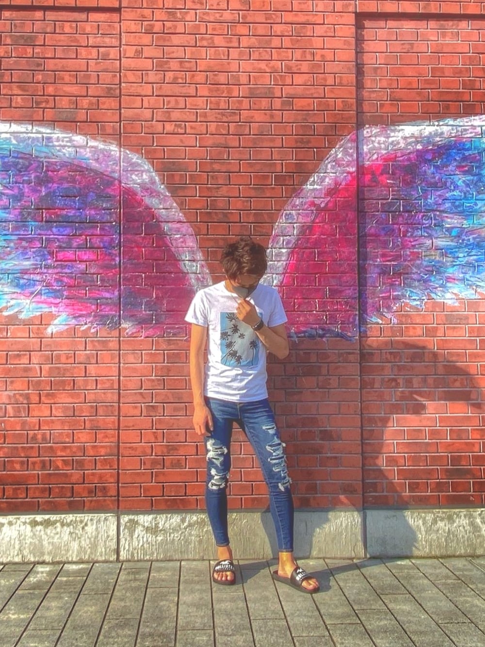 「MARINE＆WALK YOKOHAMA、H&M、HOLLISTER、American Eagle、Apple Watch、夏コーデ、ストリートコーデ、シンプル、デート、いいね、save、フォローお願いします🤑」｜「Hollisterのアイテム（サンダル、ブラック系）」を使った、りくとさん（メンズ・170cm）の秋コーディネートの1枚目の写真