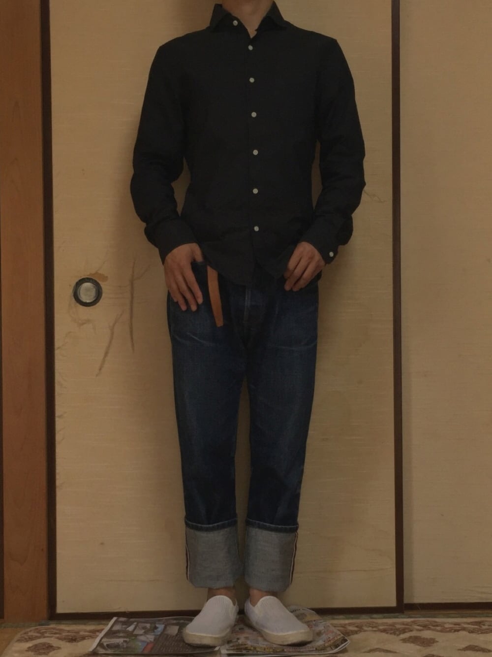 「シンプルコーデ、休日スタイル、春、お洒落さんとつながりたい、デニムパンツ、ブルー、古着、鬼ロールアップ、A.P.Cにはまる、色落ち自慢」｜「NANO universeのアイテム（シャツ/ブラウス、ブルー系）」を使った、動画投稿 さすらいの唄い手さん（メンズ・165cm）の春コーディネートの1枚目の写真