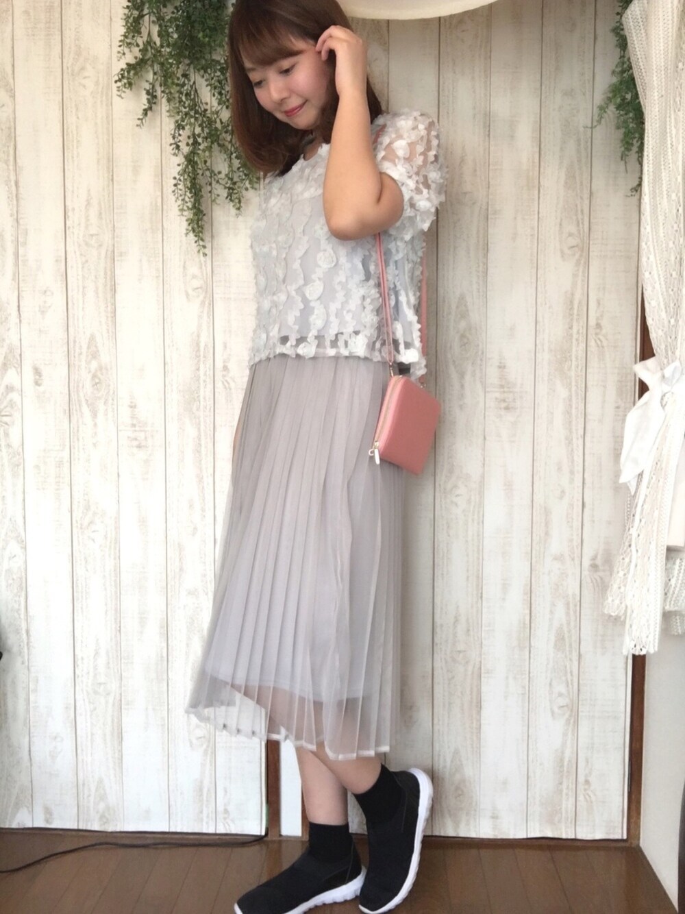 「シンプルコーデ、刺繍、花柄、プリーツスカート、春コーデ」｜「VINTAGEのアイテム（Tシャツ/カットソー、グリーン系）」を使った、Myaさん（レディース・168cm）の春コーディネートの1枚目の写真