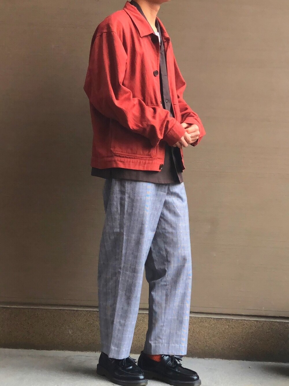 「おしゃれさんと繋がりたい、オーバーサイズ、ワイドパンツ、LIDnM、Dr.Martens、カバーオール、いいね、save、フォローお願いします🤑、秋のコーデ、服にわか勢、オシャレパッソ」｜「LIDNMのLIDnM/リドム/ガーメントダイカバーオール(L18SS-100)（カバーオール、レッド系）」を使った、間井谷　勇生【大阪美容師】さん（メンズ・169cm）の秋コーディネートの1枚目の写真