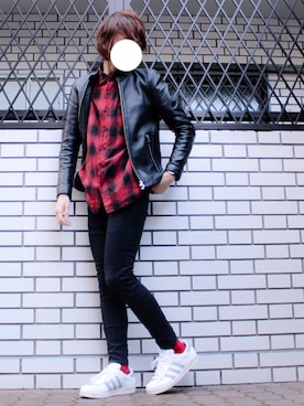 「UNIQLO（ユニクロ）のWOMEN ウルトラストレッチジーンズ（デニムパンツ）」を使った、りょうすけさん（メンズ・166cm）の冬コーディネート