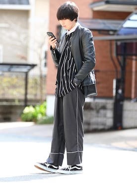 「オールドスクール」｜「アイテム（ライダースジャケット）」を使った、りょうすけさん（メンズ・166cm）の春コーディネート